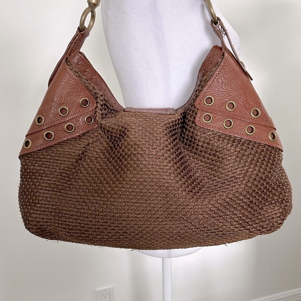 Cole Haan leather and woven thread Handbag. - Picture 3 of 11